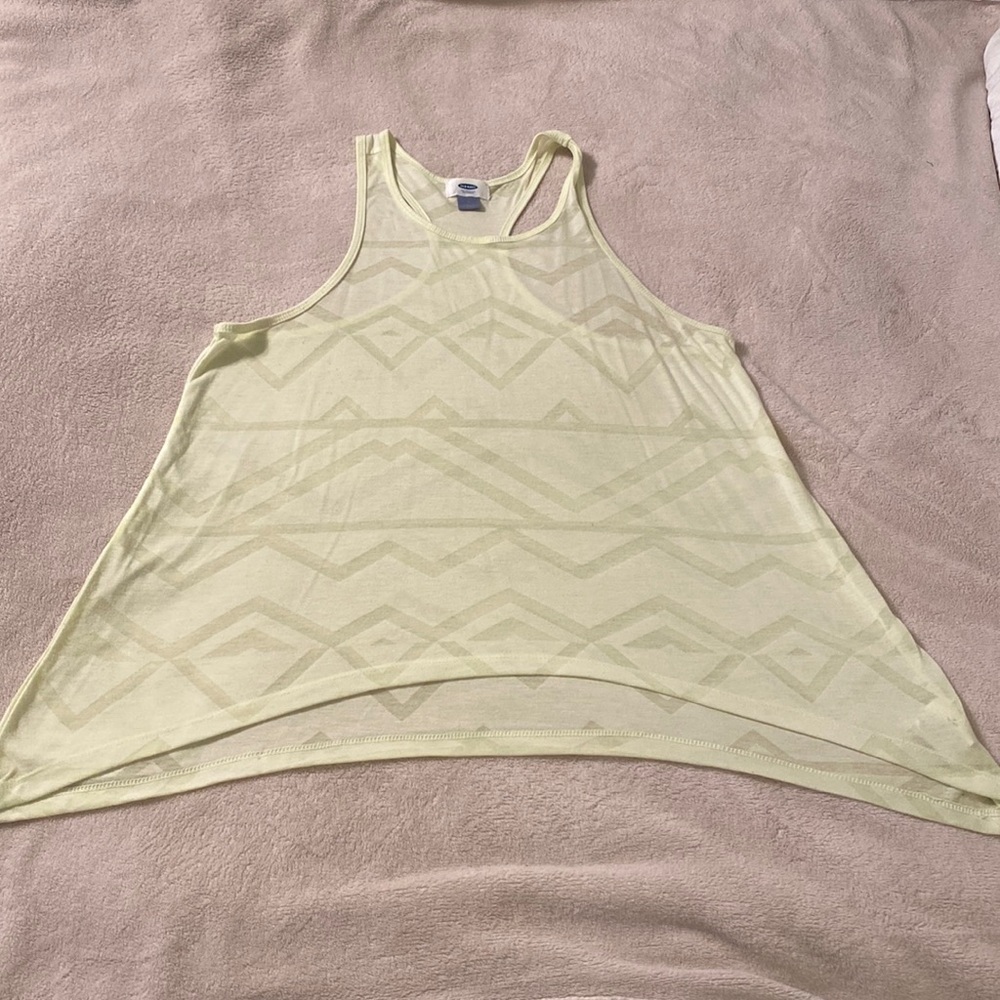 Old Navy Razorback tee in medium size in light green!